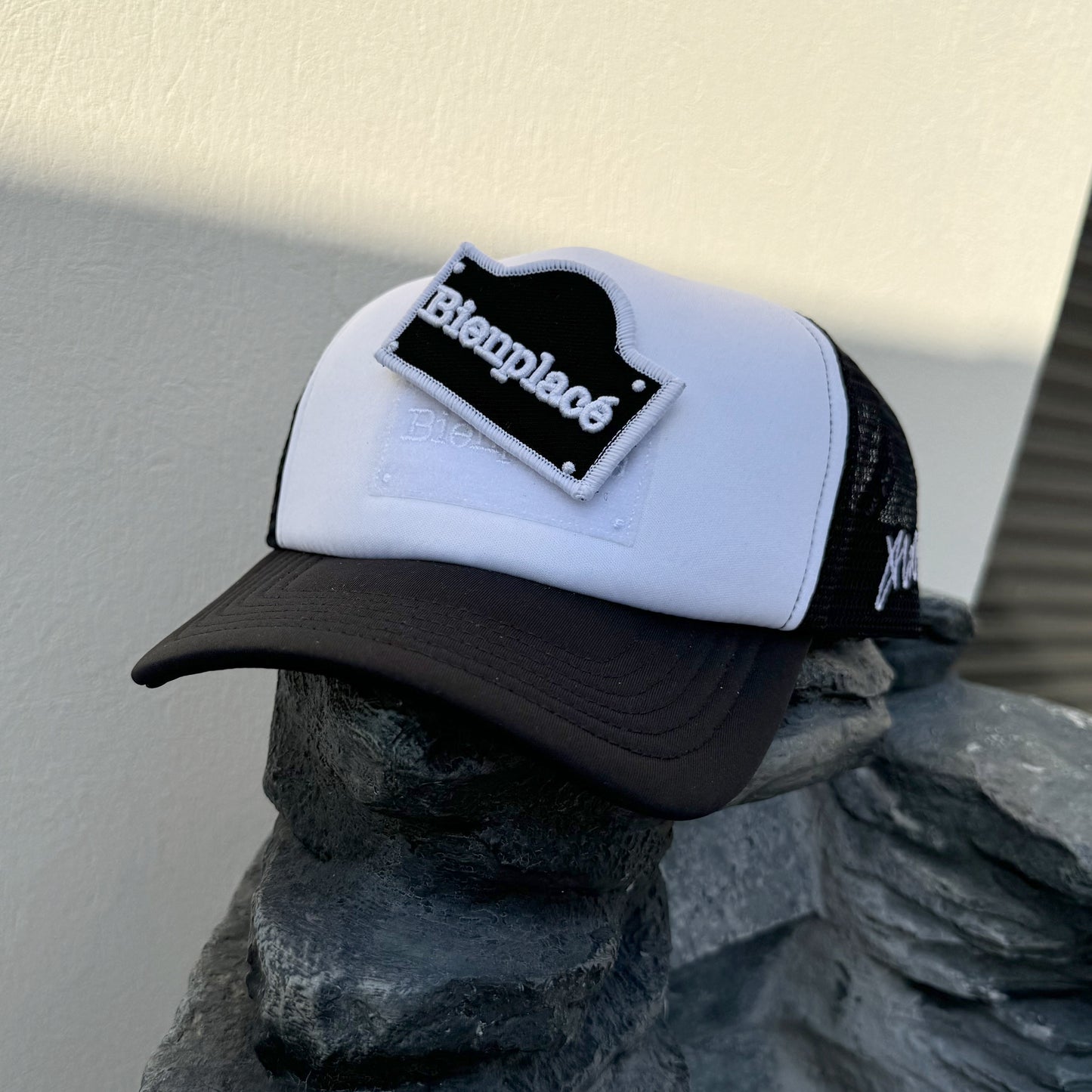 Casquette Trucker Bienplacé logo à Scratch Noire et blanche